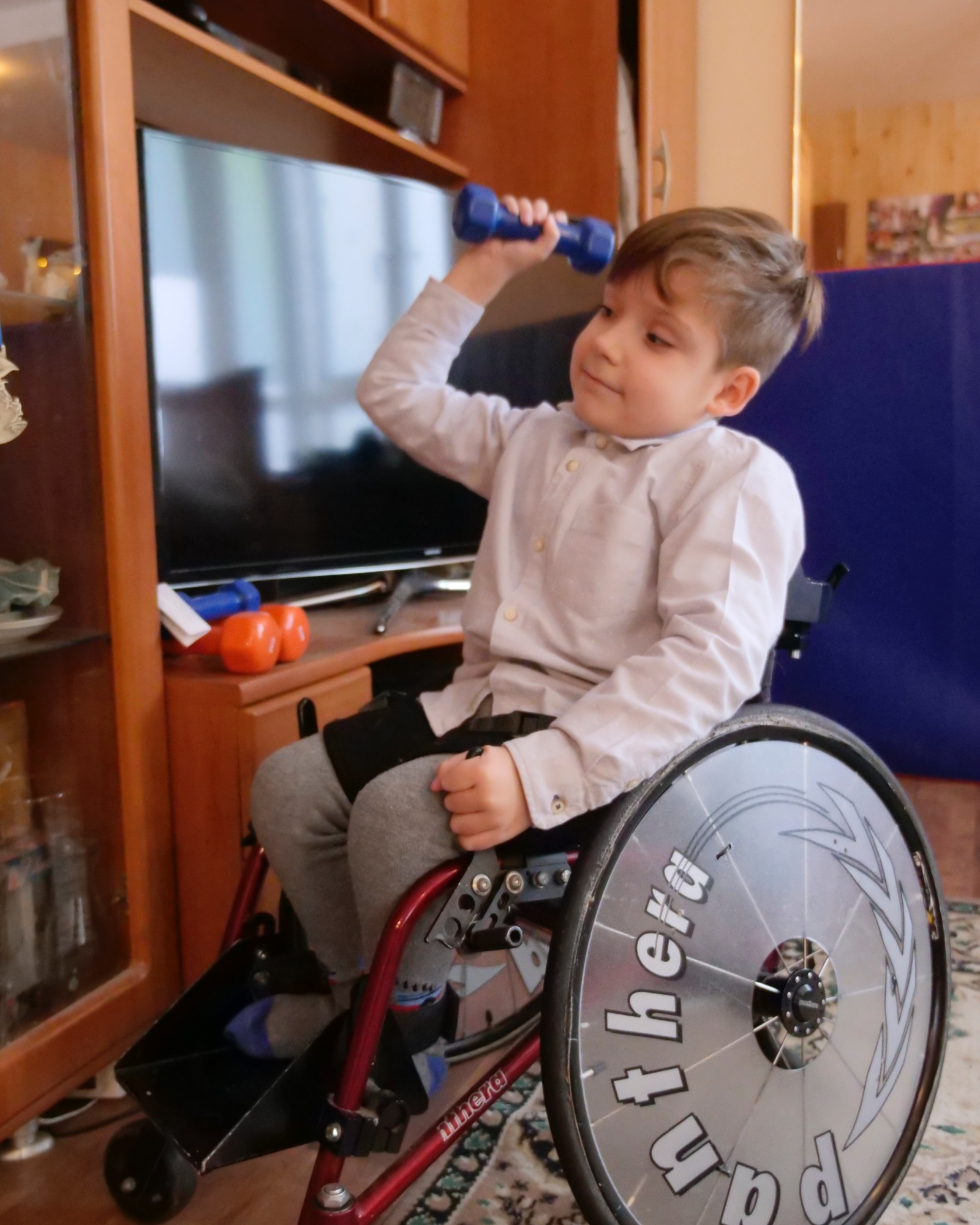 Neįgaliojo vežimėlis. Sunkiam nugaros smegenų pažeidimui Ignas vaikščioti negalės